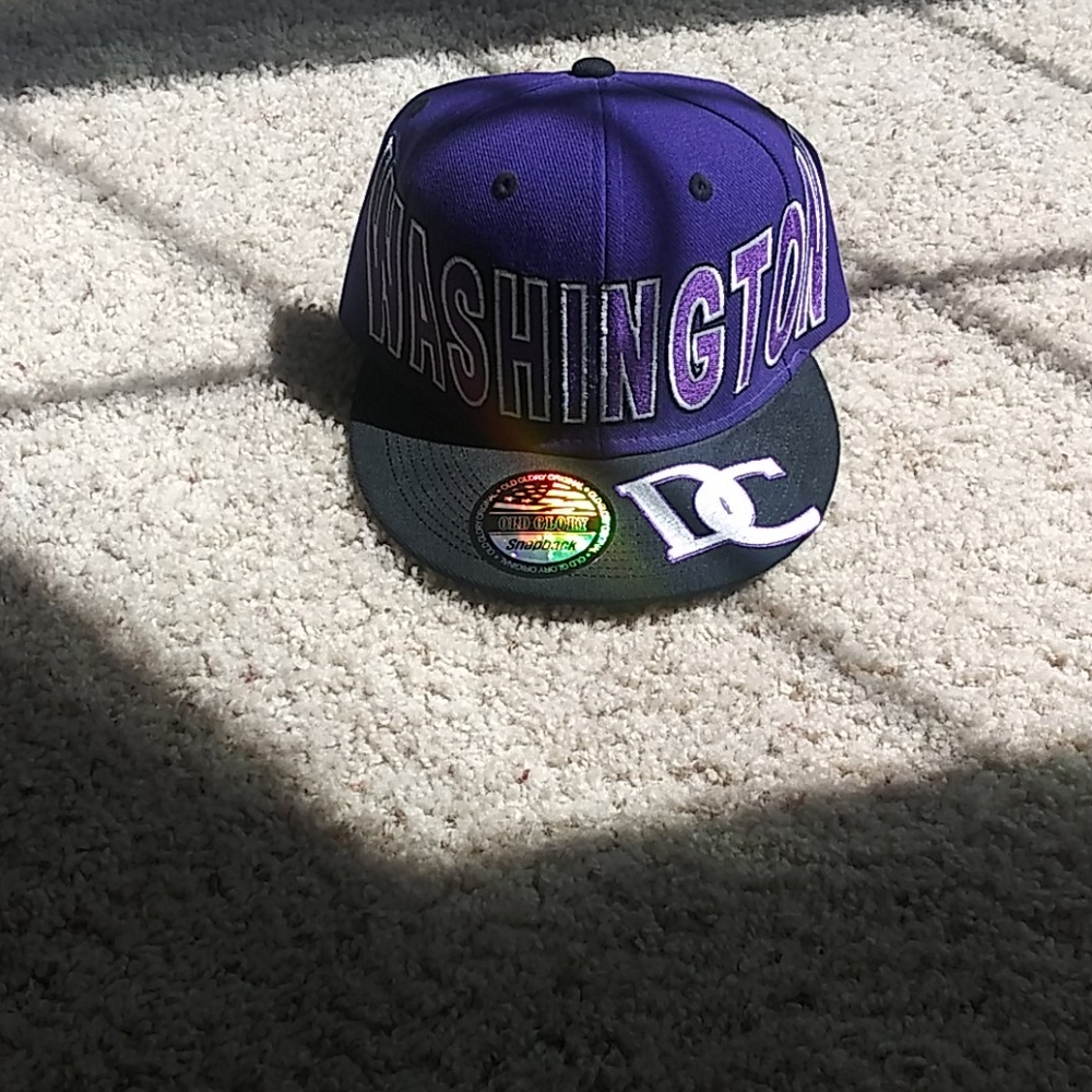 🎉🎉Flat brim hat🎉🎉